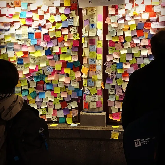A wall covered with comforting messages written by by-passers at the metro station