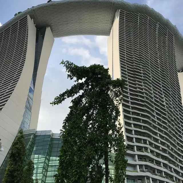 A stab at a redesign of the Marina Bay Sands into a circular shape. It's less clumsy that way.